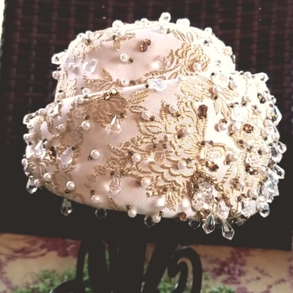 60's CHRISTIAN DIOR Vtg  Chapeaux Paris NY Beaded Ornate Wedding Hat Pristine EV - Picture 2 of 16